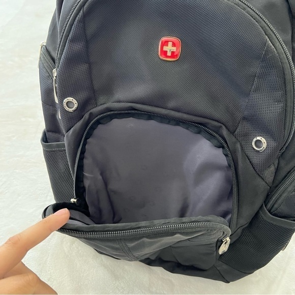 SWISSGEAR Medium 28 Laptop Backpack - Picture 10 of 10